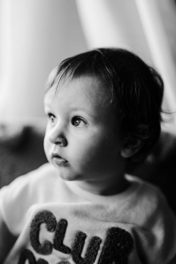 portrait bébé noir et blanc