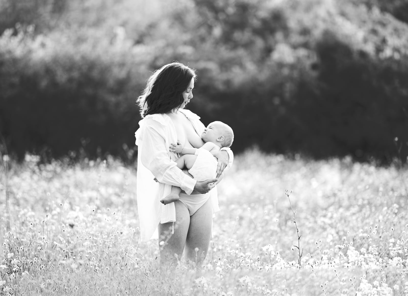 Photographe allaitement à Draguignan dans le Var bébé et bambin
