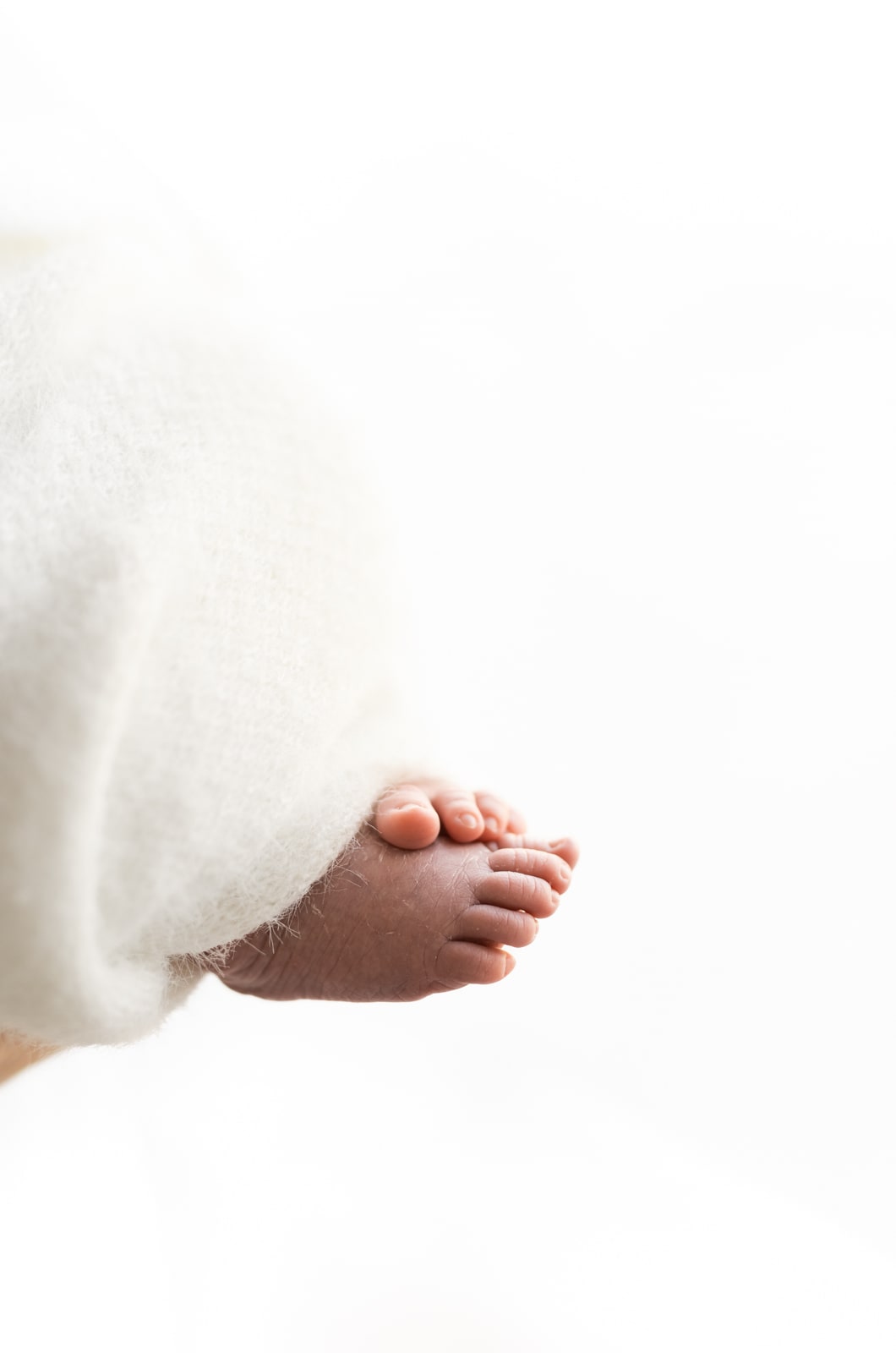 photographie naturelle de bébé dans le Var, photo de détail - photographe maternité