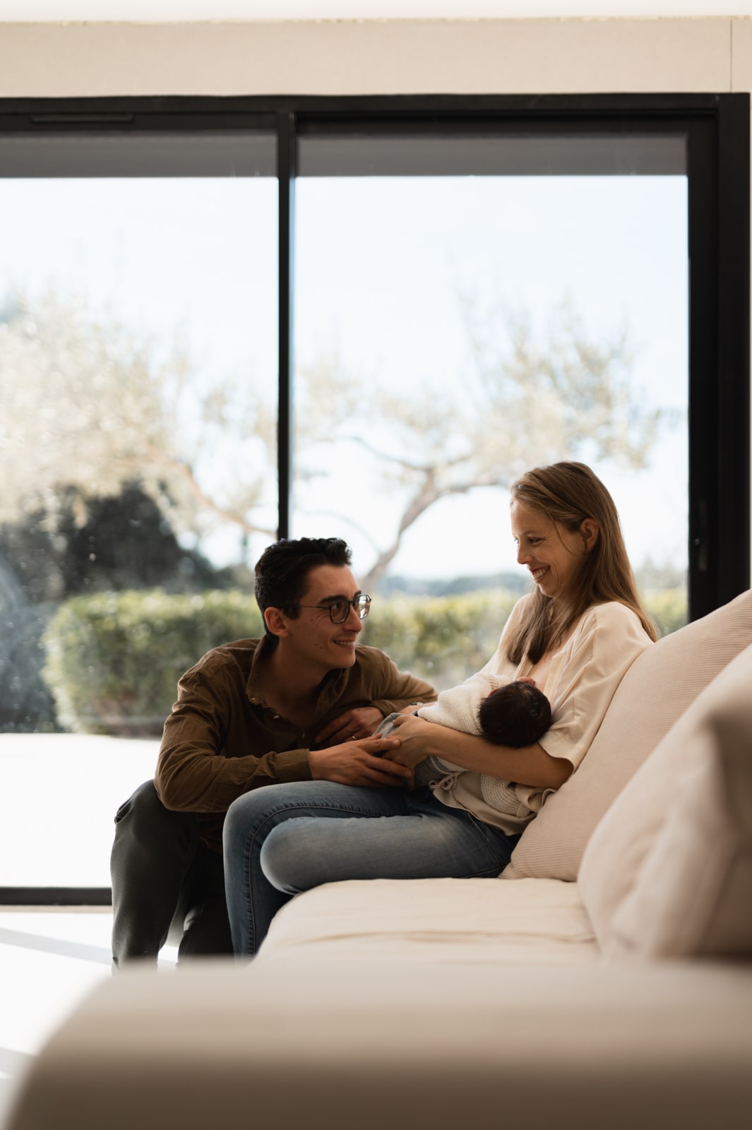 photographe bébé famille dans le Var à Draguignan, naturel et lifestyle, douceur et poésie