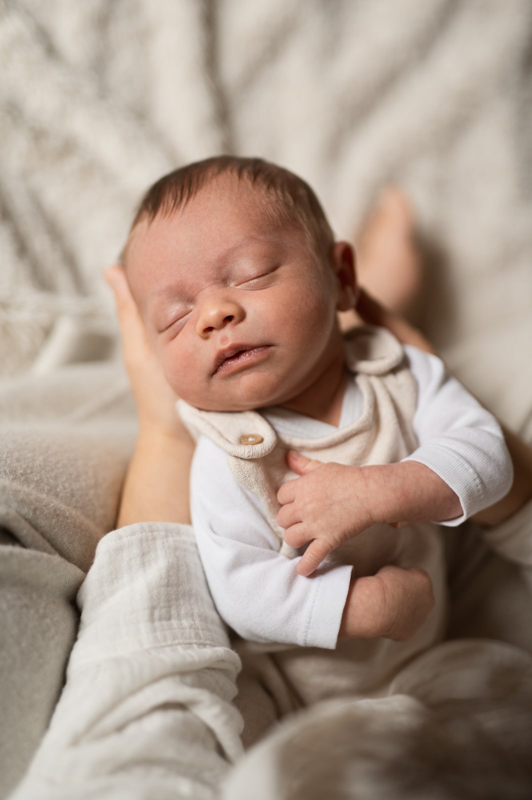 photographie allaitement nouveau-né, bébé, bambin. Photographe naturel et intimiste dans le Var Draguignan